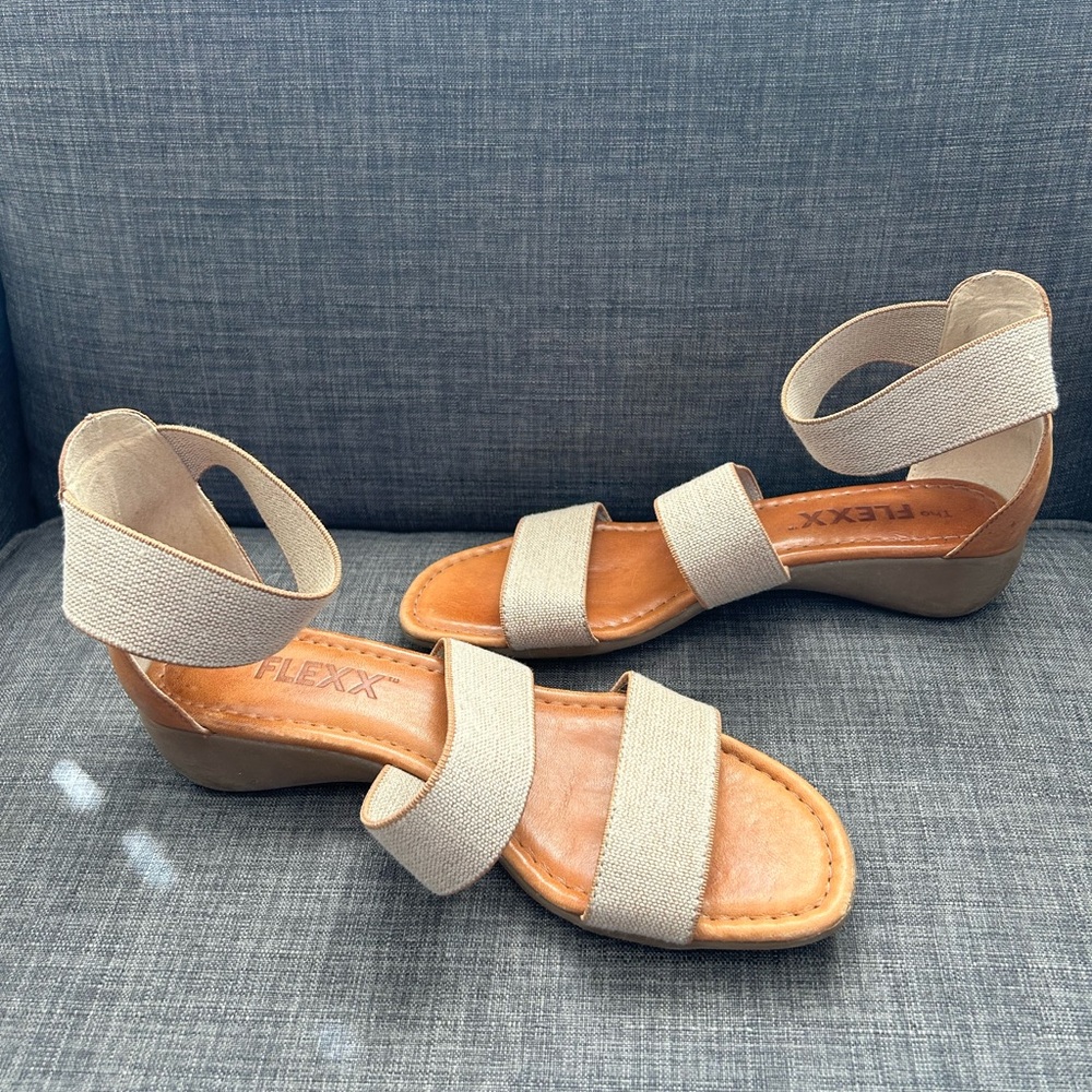 THE FLEXX Beige Strappy Wedge Sandals
